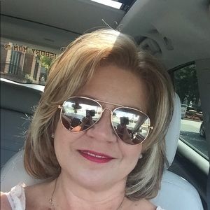 Meet your Posher, Deborah